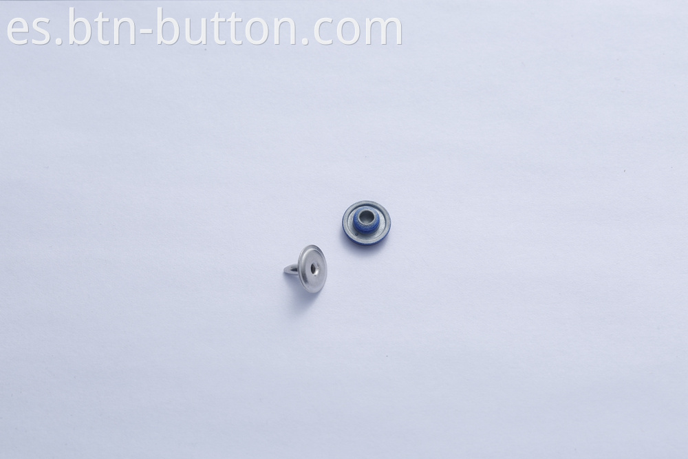 Metal buttons for clothes with rich patterns